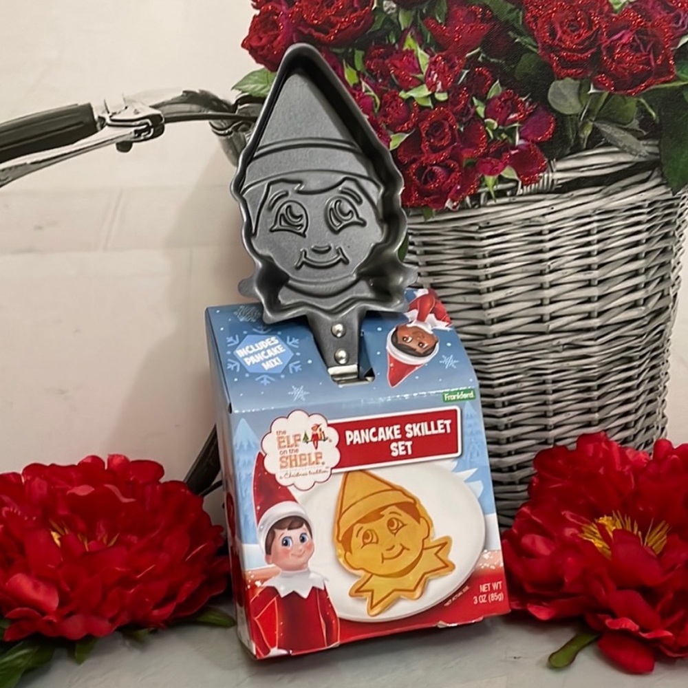 - Elf Holiday Pancake Skillet Set kitchen baking Holiday